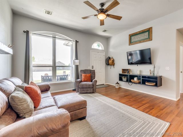 29911 E 137th Place, Coweta, OK 74429