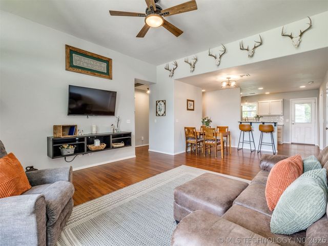 29911 E 137th Place, Coweta, OK 74429