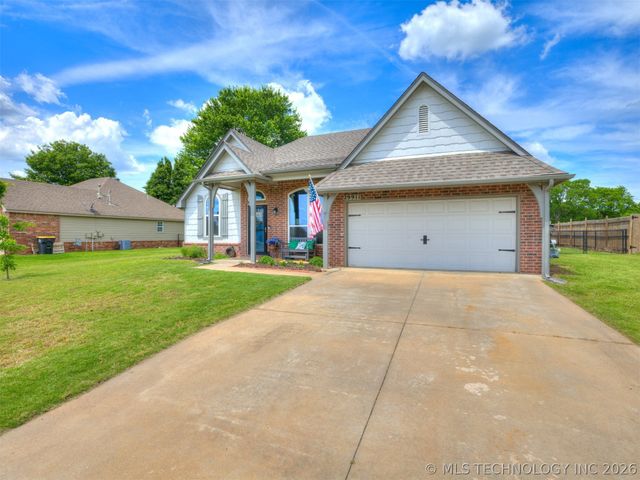 29911 E 137th Place, Coweta, OK 74429