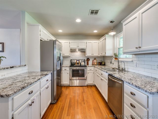 29911 E 137th Place, Coweta, OK 74429