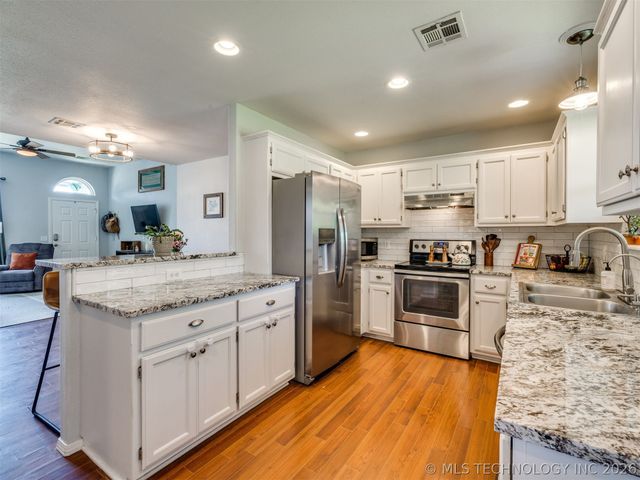 29911 E 137th Place, Coweta, OK 74429