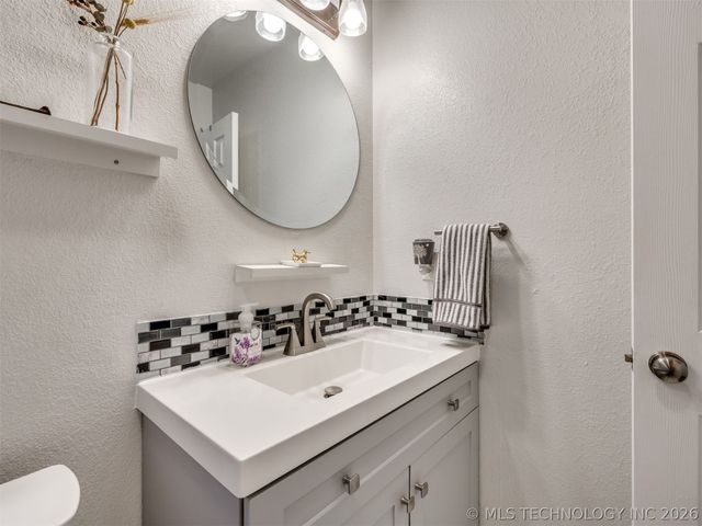29911 E 137th Place, Coweta, OK 74429