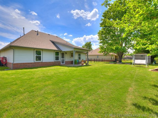 29911 E 137th Place, Coweta, OK 74429