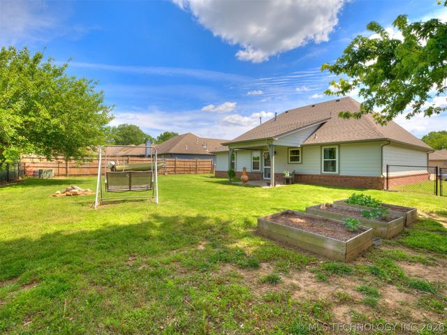 29911 E 137th Place, Coweta, OK 74429