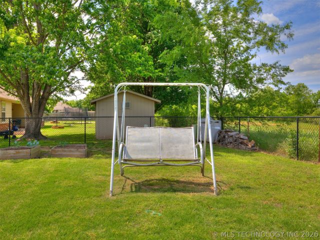 29911 E 137th Place, Coweta, OK 74429