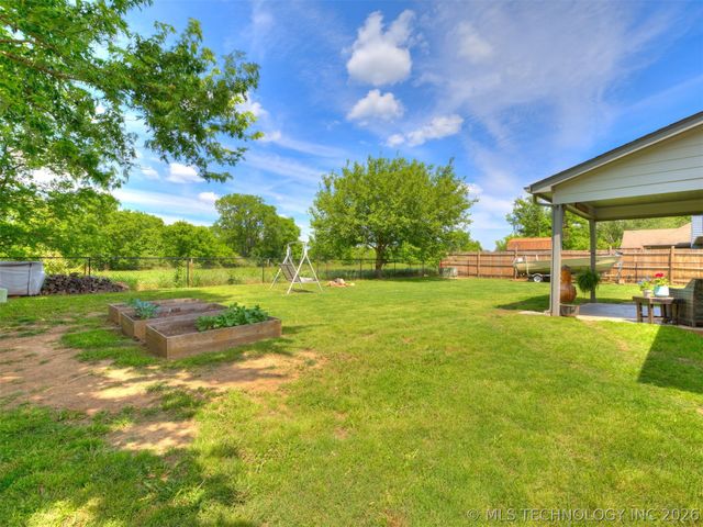 29911 E 137th Place, Coweta, OK 74429