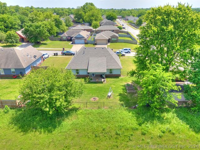 29911 E 137th Place, Coweta, OK 74429