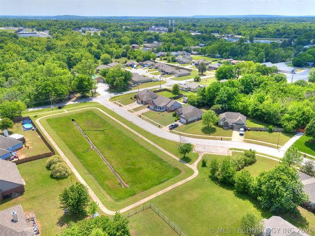 29911 E 137th Place, Coweta, OK 74429