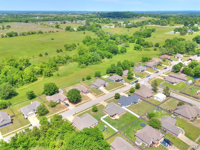 29911 E 137th Place, Coweta, OK 74429