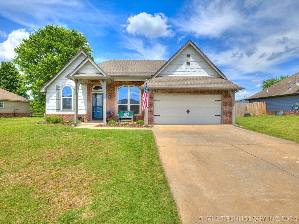 29911 E 137th Place, Coweta, OK 74429