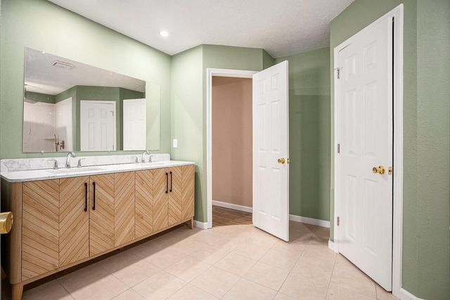 605 Kings Court, Dickinson, TX 77539