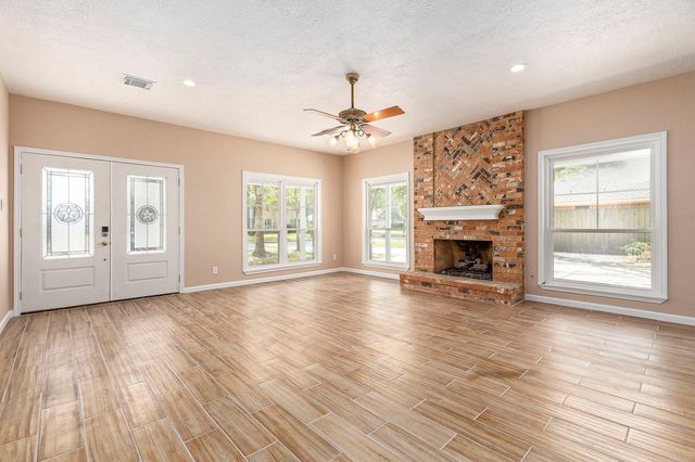 605 Kings Court, Dickinson, TX 77539