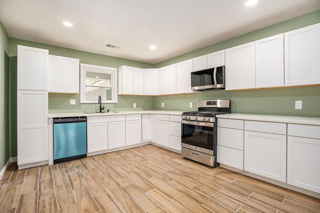 605 Kings Court, Dickinson, TX 77539