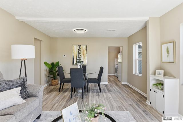 2012 Benson Gardens Boulevard, Omaha, NE 68134