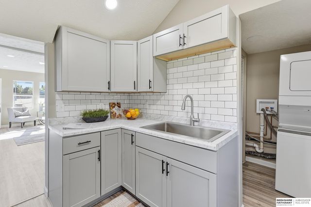 2012 Benson Gardens Boulevard, Omaha, NE 68134