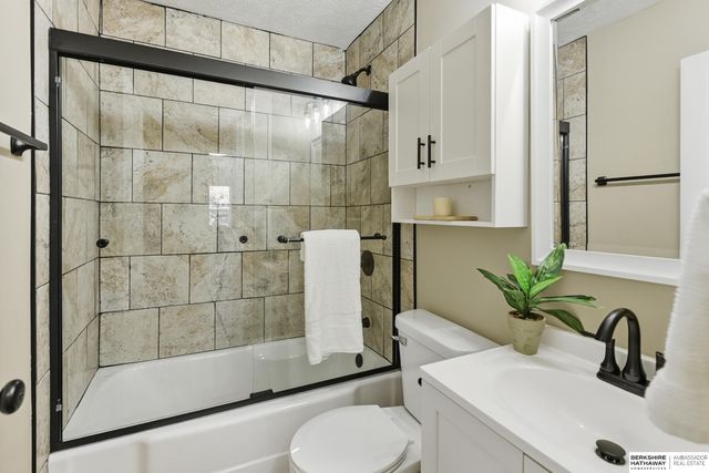 2012 Benson Gardens Boulevard, Omaha, NE 68134