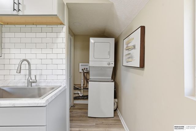 2012 Benson Gardens Boulevard, Omaha, NE 68134