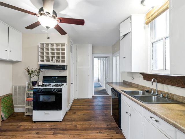 26 W Austin Street, Bellville, TX 77418