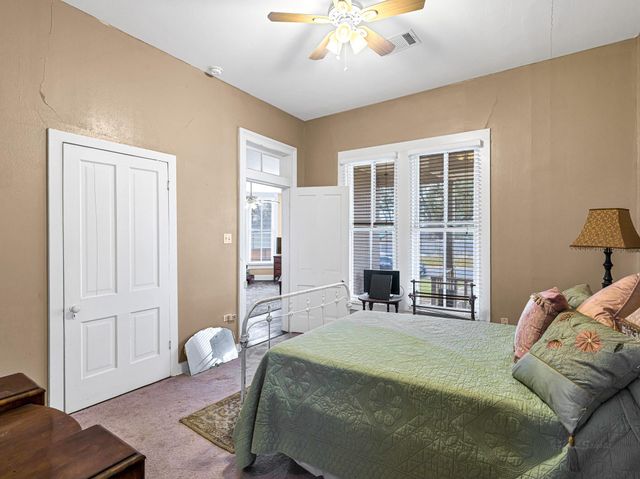 26 W Austin Street, Bellville, TX 77418