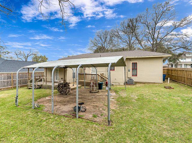 26 W Austin Street, Bellville, TX 77418