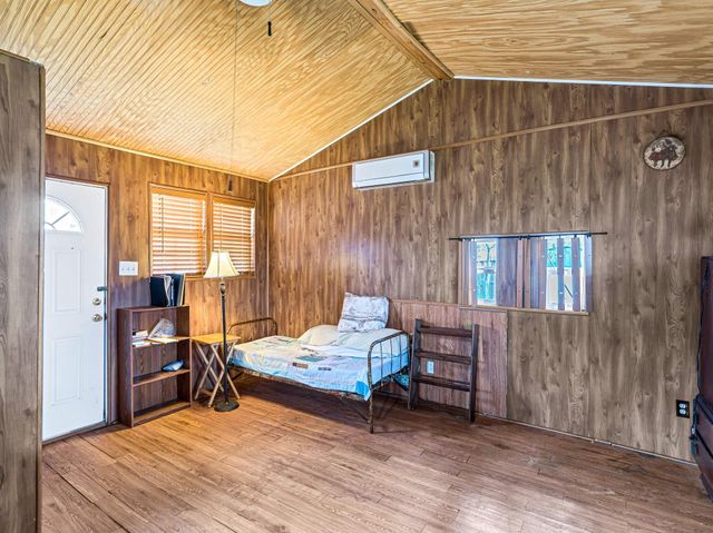 26 W Austin Street, Bellville, TX 77418