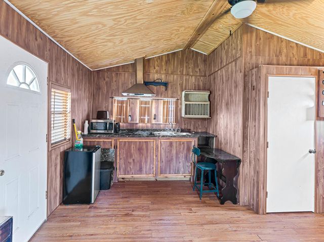 26 W Austin Street, Bellville, TX 77418