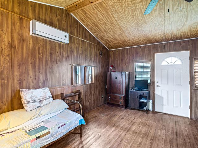 26 W Austin Street, Bellville, TX 77418