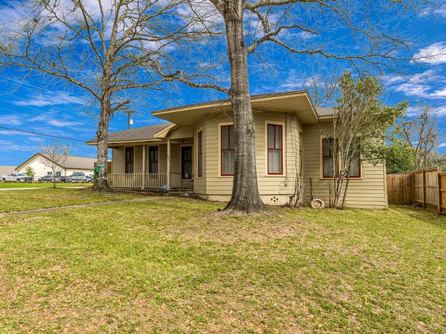 26 W Austin Street, Bellville, TX 77418