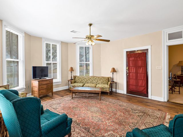 26 W Austin Street, Bellville, TX 77418