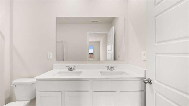 210 Kenmore Circle, Perry, GA 31069