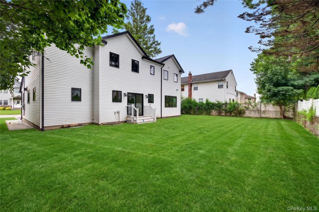 238 N Oak Street, Massapequa, NY 11758