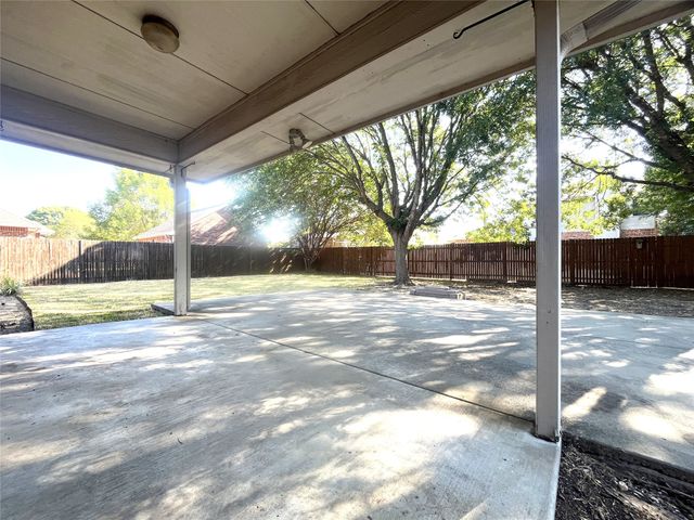 518 Wild Springs Drive, Midlothian, TX 76065