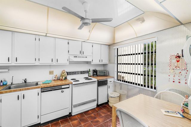 8320 Casa Del Lago D, Boca Raton, FL 33433