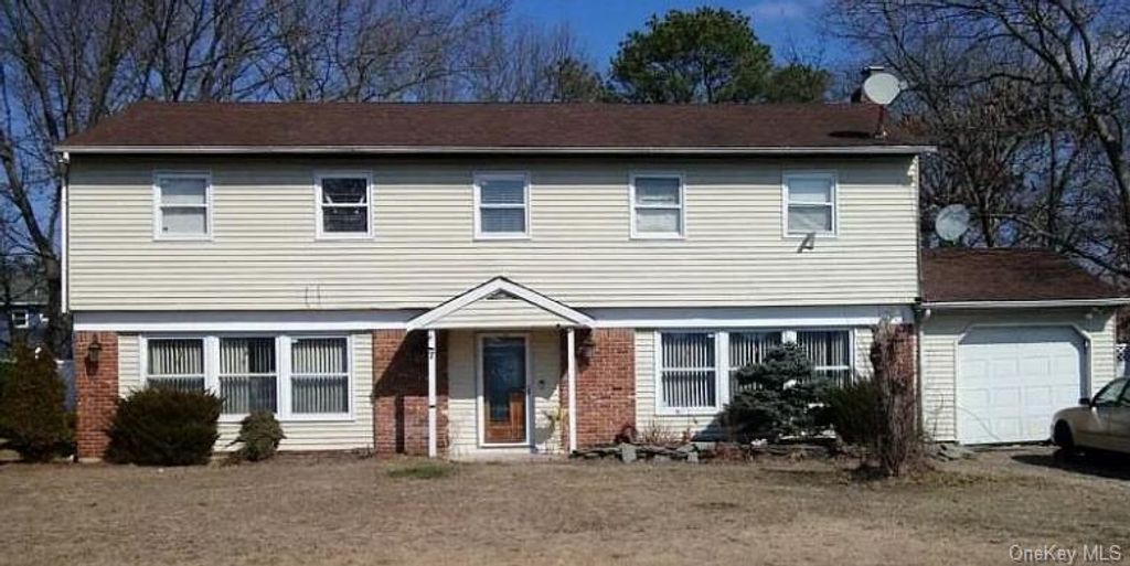 7 Groton Lane, Coram, NY 11727