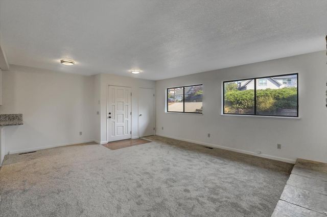 153 Arcadia Dr, Grass Valley, CA 95945