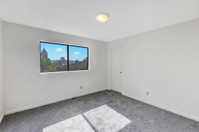 153 Arcadia Dr, Grass Valley, CA 95945