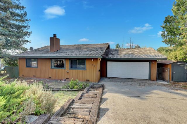 153 Arcadia Dr, Grass Valley, CA 95945