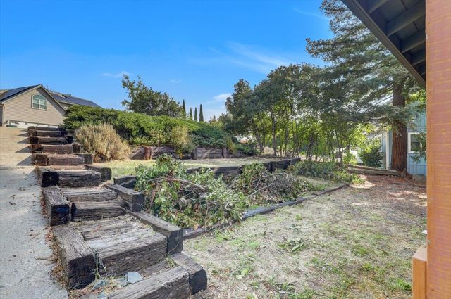 153 Arcadia Dr, Grass Valley, CA 95945