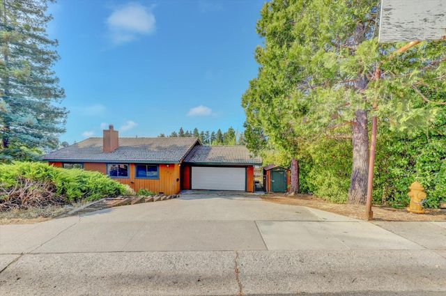 153 Arcadia Dr, Grass Valley, CA 95945