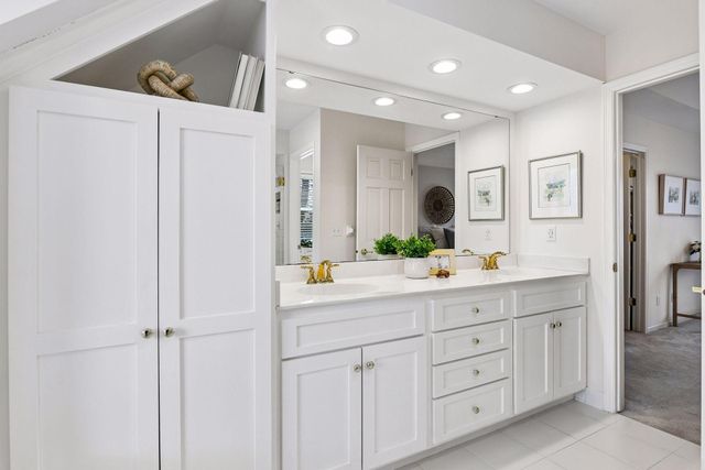 1360 Zircon Lane N, Plymouth, MN 55447