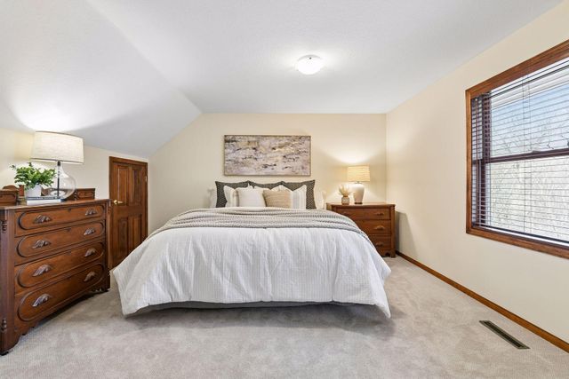 1360 Zircon Lane N, Plymouth, MN 55447