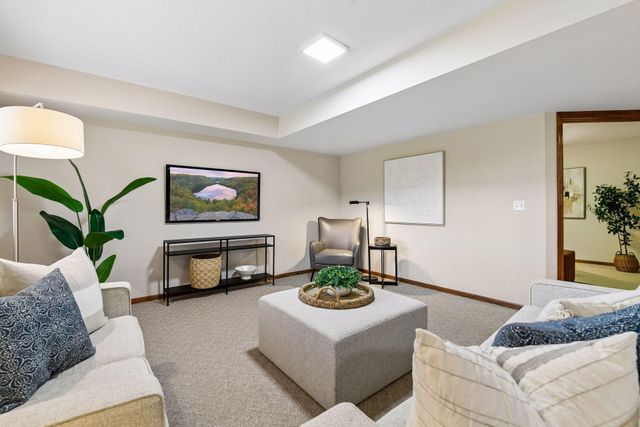 1360 Zircon Lane N, Plymouth, MN 55447