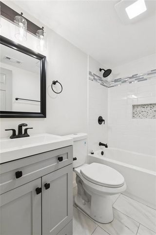 705 E Shady Lane, Harrisonville, MO 64701