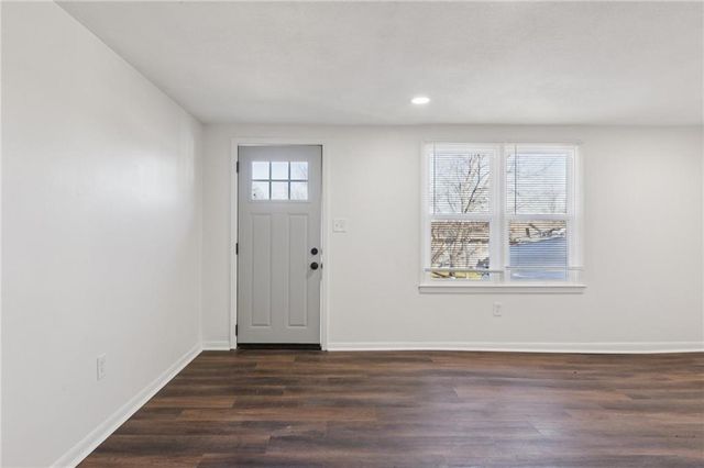 705 E Shady Lane, Harrisonville, MO 64701