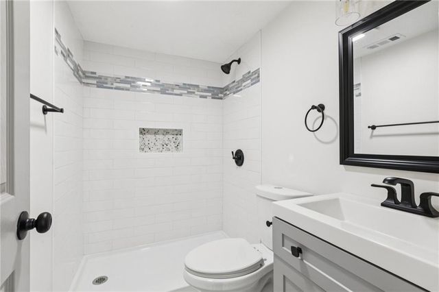 705 E Shady Lane, Harrisonville, MO 64701