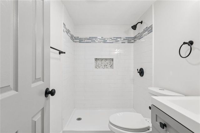 705 E Shady Lane, Harrisonville, MO 64701