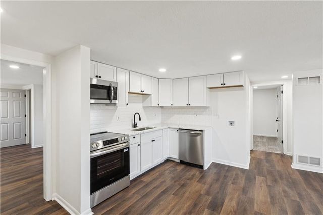 705 E Shady Lane, Harrisonville, MO 64701