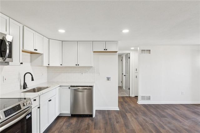 705 E Shady Lane, Harrisonville, MO 64701