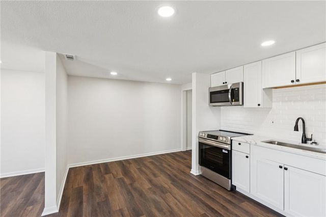 705 E Shady Lane, Harrisonville, MO 64701