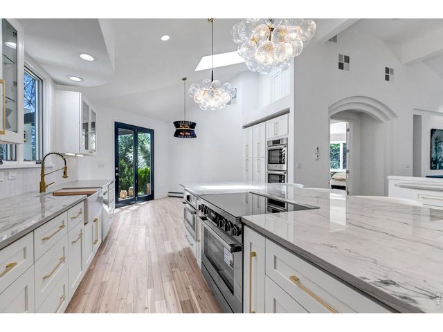 5200 Sunset Dr, Littleton, CO 80123